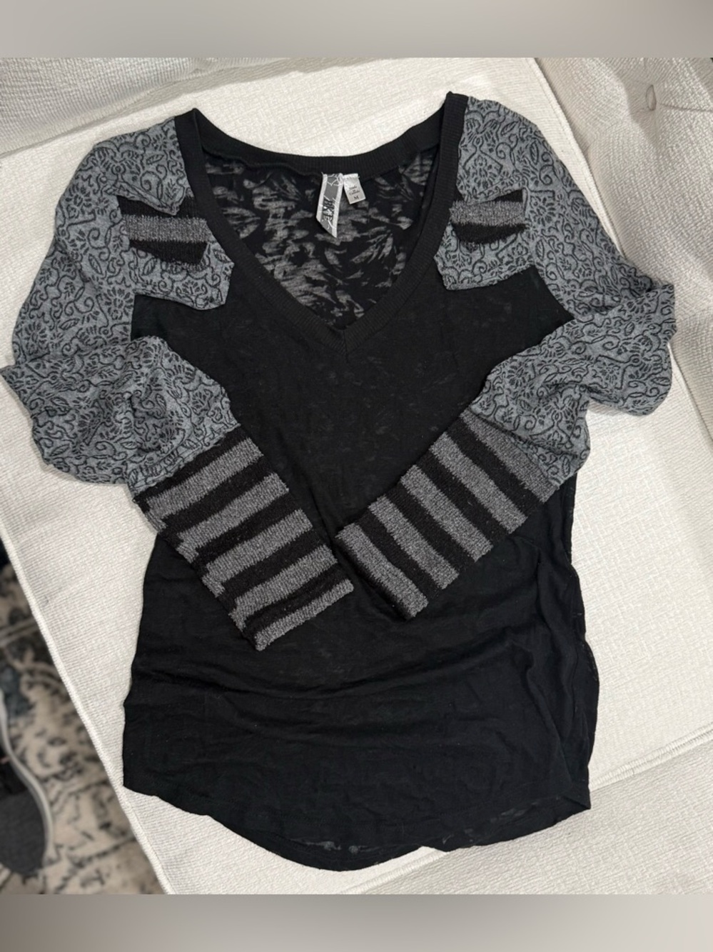 Y2K BKE Black and Gray V-Neck Burnout Women's Top w/Knit Detailing. Fairy Goth